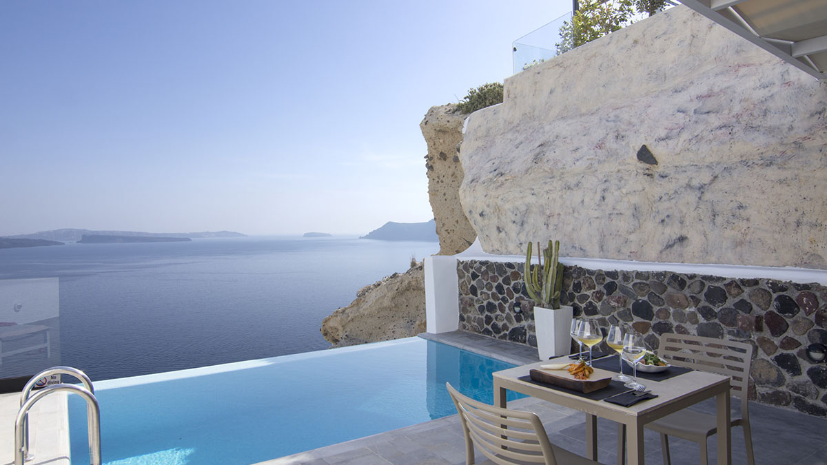 Infinity Suite with Private Heated Pool & Caldera View